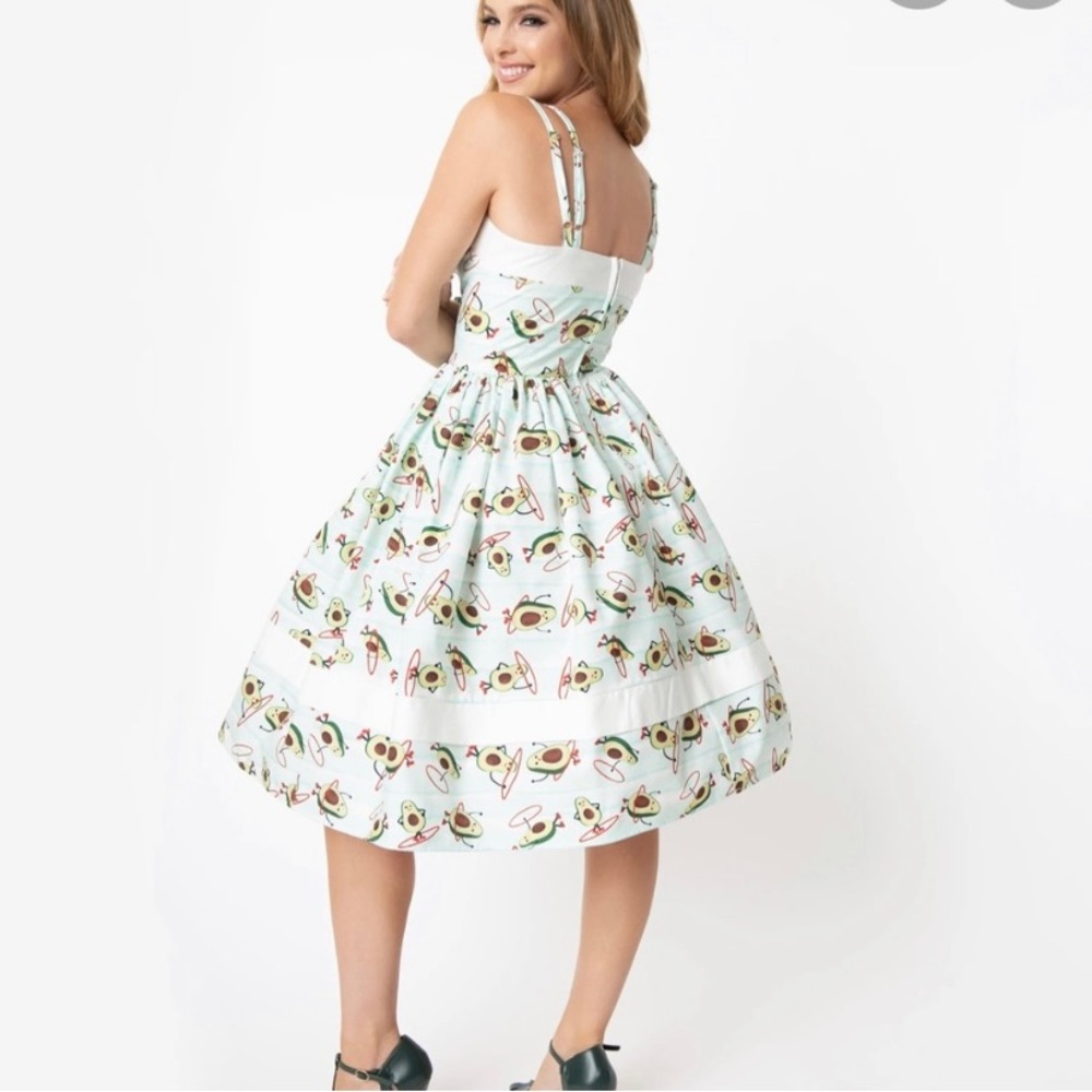Unique Vintage Avocado dress! 🥑